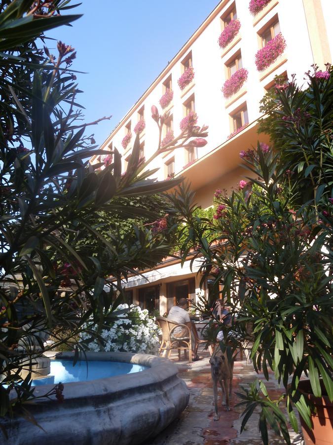 Hotel Central Sala Luaran gambar